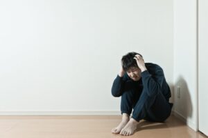 騒音に困る男性